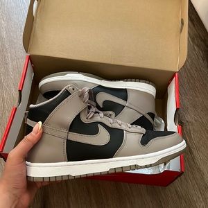 Women Dunk High “Moon Fossil”